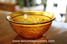 Load image into Gallery viewer, Anchor Hocking Sandwich Desert Gold Berry Bowl
