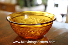 Load image into Gallery viewer, Anchor Hocking Sandwich Desert Gold Berry Bowl