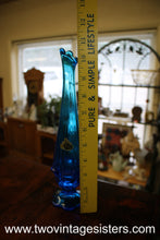 Load image into Gallery viewer, Fenton Colonial Blue Bud Vase