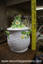 Load image into Gallery viewer, Geo Z Lefton Daisy Biscut Cookie Jar