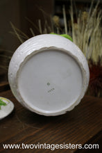 Load image into Gallery viewer, Geo Z Lefton Daisy Biscut Cookie Jar