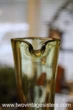 Load image into Gallery viewer, Indiana Glass Bischoff Mid Century Green Glass Vase

