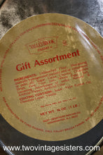 Load image into Gallery viewer, Valleybrook Farms Bo Pep Handled Cookie Tin