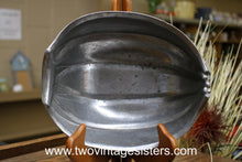 Load image into Gallery viewer, Wilton Armetale Pewter Banana Holder
