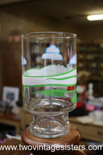 Load image into Gallery viewer, Looney Toons 1995 Bugs Bunny Golfing Glass Cup