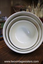 Load image into Gallery viewer, Nesting Bowls Halls Superior Kitchenware Jewel Tea Autumn Leaf