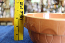 Load image into Gallery viewer, Vintage Watt Pottery Loop Pattern Casserole With Lid