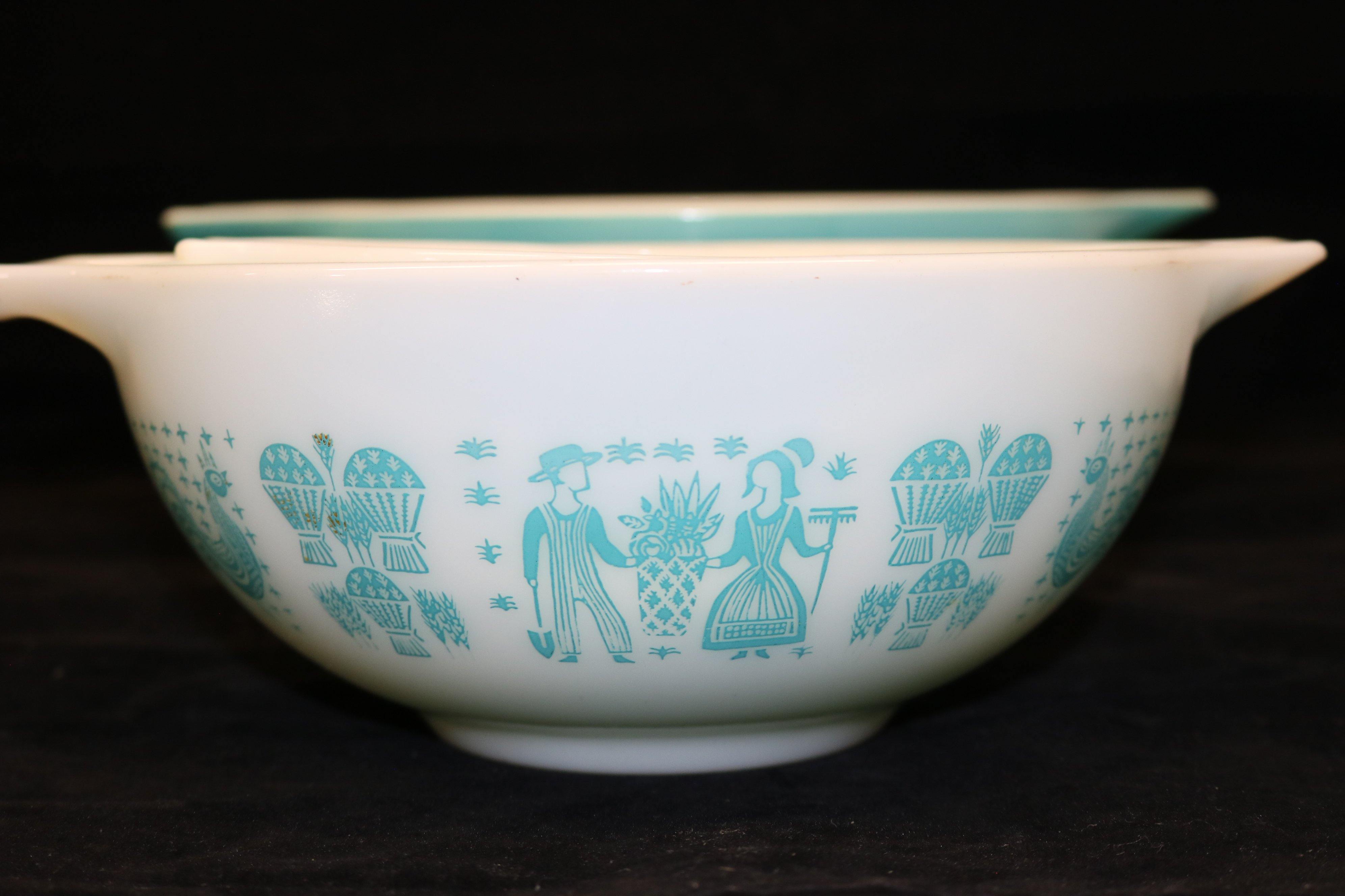 Kitchen Decorations, Vintage Dishware, Sets & Collection Pieces
