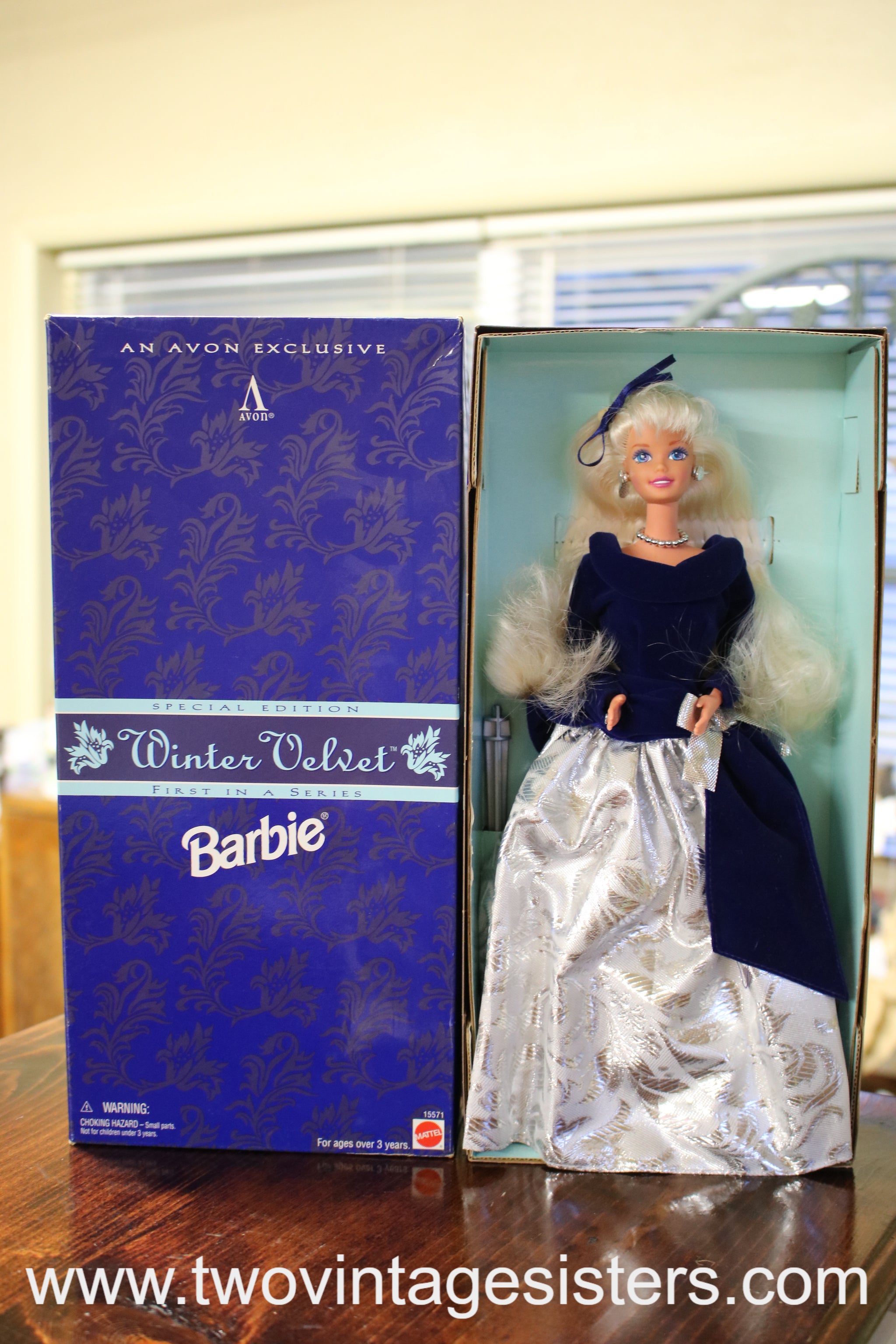 Barbie Winter Velvet 12 Doll First in a Series Avon Exclusive 1995 Mattel 15571
