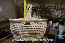 Load image into Gallery viewer, Grass Coil Lidded Wicker Basket

