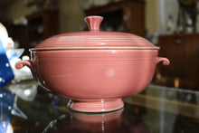 Load image into Gallery viewer, Homer Laughlin USA Fiesta ROSE 8&quot; 1.25 Quart Round Footed Base Handles Rose Salmon Older Fiesta Ware Serving Bowl 
