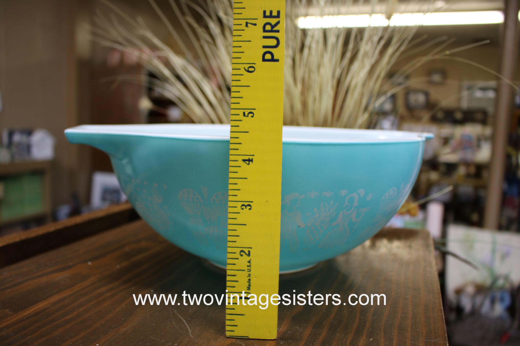 https://www.twovintagesisters.com/cdn/shop/products/Pyrex-amishprint-butterprint-turquoise-444-4quart_4_1024x1024@2x.jpg?v=1661797271