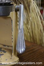 Load image into Gallery viewer, Rival Juice O Mat Manual Hand Juicer Press
