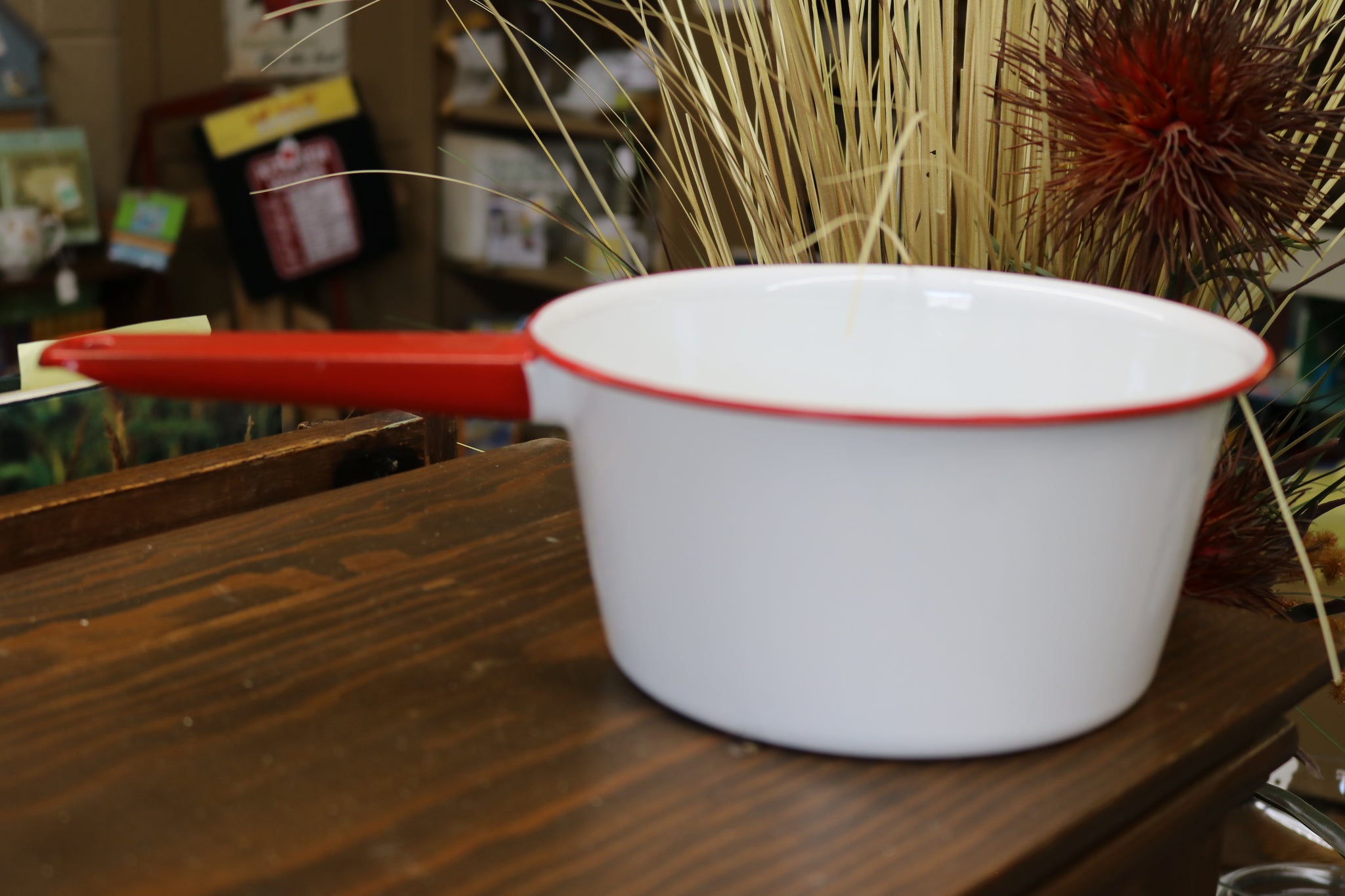 https://www.twovintagesisters.com/cdn/shop/products/Vintage-enamelware-saucepan-7inch-white-red-camping-pot_7_1024x1024@2x.jpg?v=1626908939