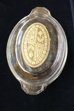Load image into Gallery viewer, Anchor Hocking Fire King Vintage Gold Fleck 1 1/2 QT Wheat Casserole Dish

