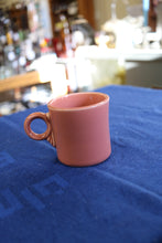 Load image into Gallery viewer,  Homer Laughlin Tom &amp; Jerry Mug Fiesta Rose Older
