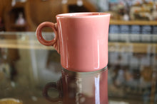 Load image into Gallery viewer,  Homer Laughlin Tom &amp; Jerry Mug Fiesta Rose Older
