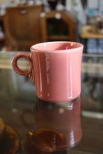 Load image into Gallery viewer,  Homer Laughlin Tom &amp; Jerry Mug Fiesta Rose Older

